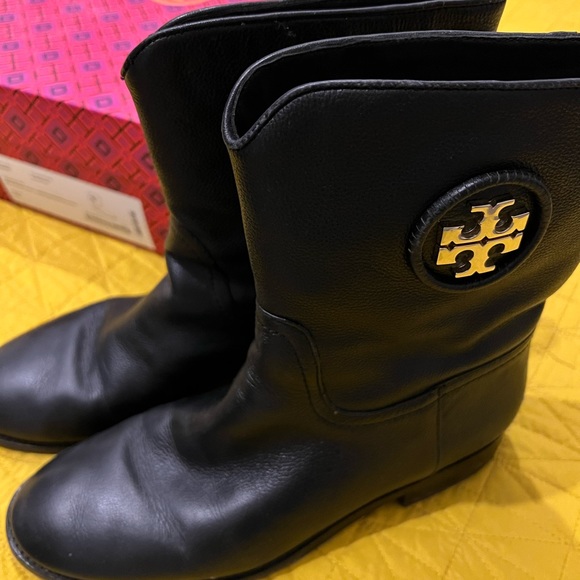 Tory Burch Hallie Black Leather Bootie 8 1/2 - Picture 3 of 8